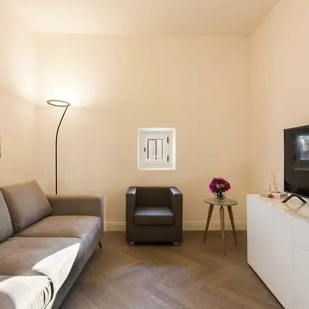 - Duomo Contemporary Apartament *